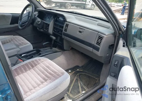 1994 Jeep Grand Cherokee Laredo from USA, damaged, VIN 1J4GZ58S4RC330351